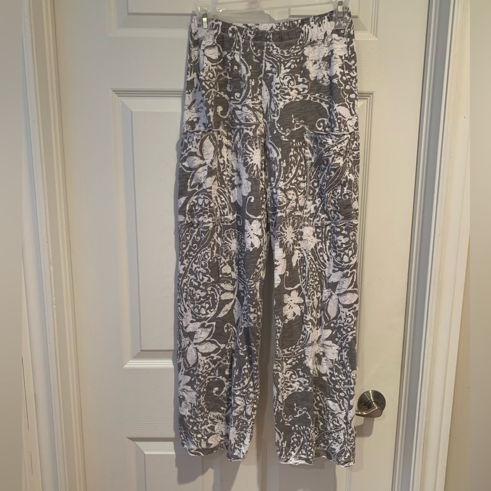 Gray and White Patterned Wide Leg Pants w/Pockets Elastic Waist
